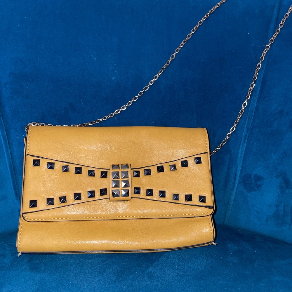 💚3/$30 Mustard Yellow Studded Purse